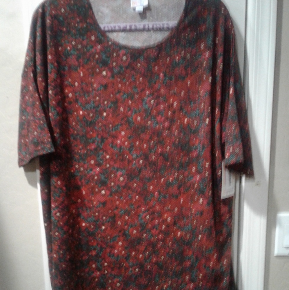 Lularoe Irma sz XL 18/20 great holiday. Colors